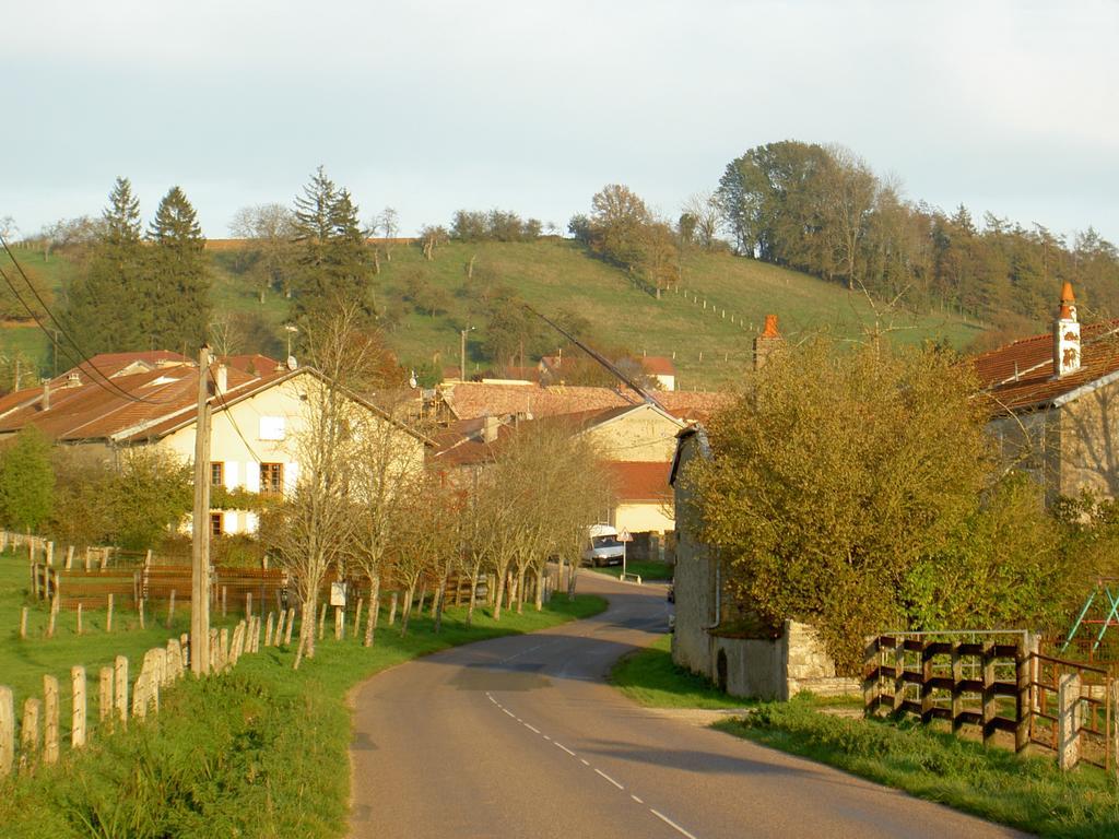 La Maison De Marie-Claire Doncourt-sur-Meuse Екстериор снимка